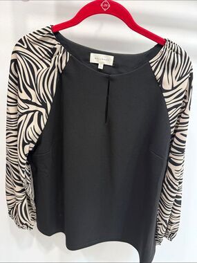 MELLODAY Black Blouse with Beige Zebra-Print Sleeves